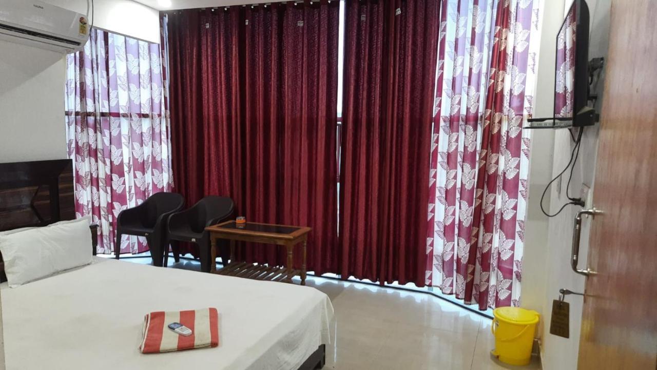 Staymaker Hotel Raj Ganga Gonda Exterior photo